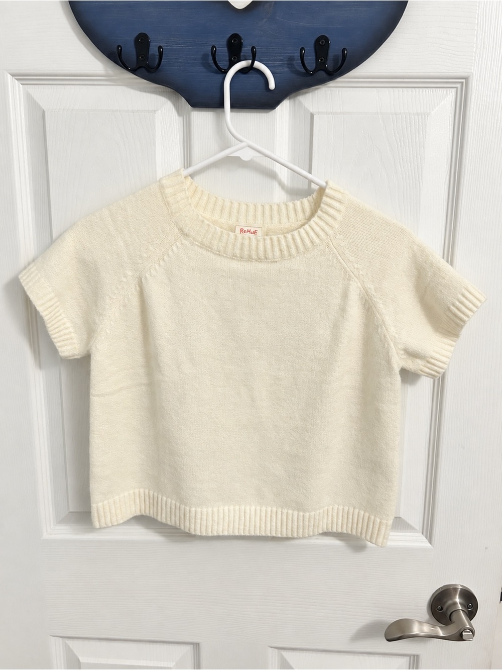 White Short-Sleeve Women’s Cropped Knit Top